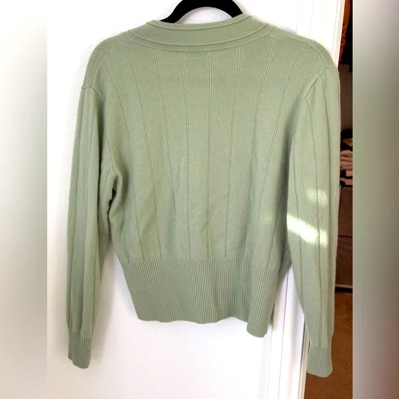 sweater green Used - Picture 2 of 2